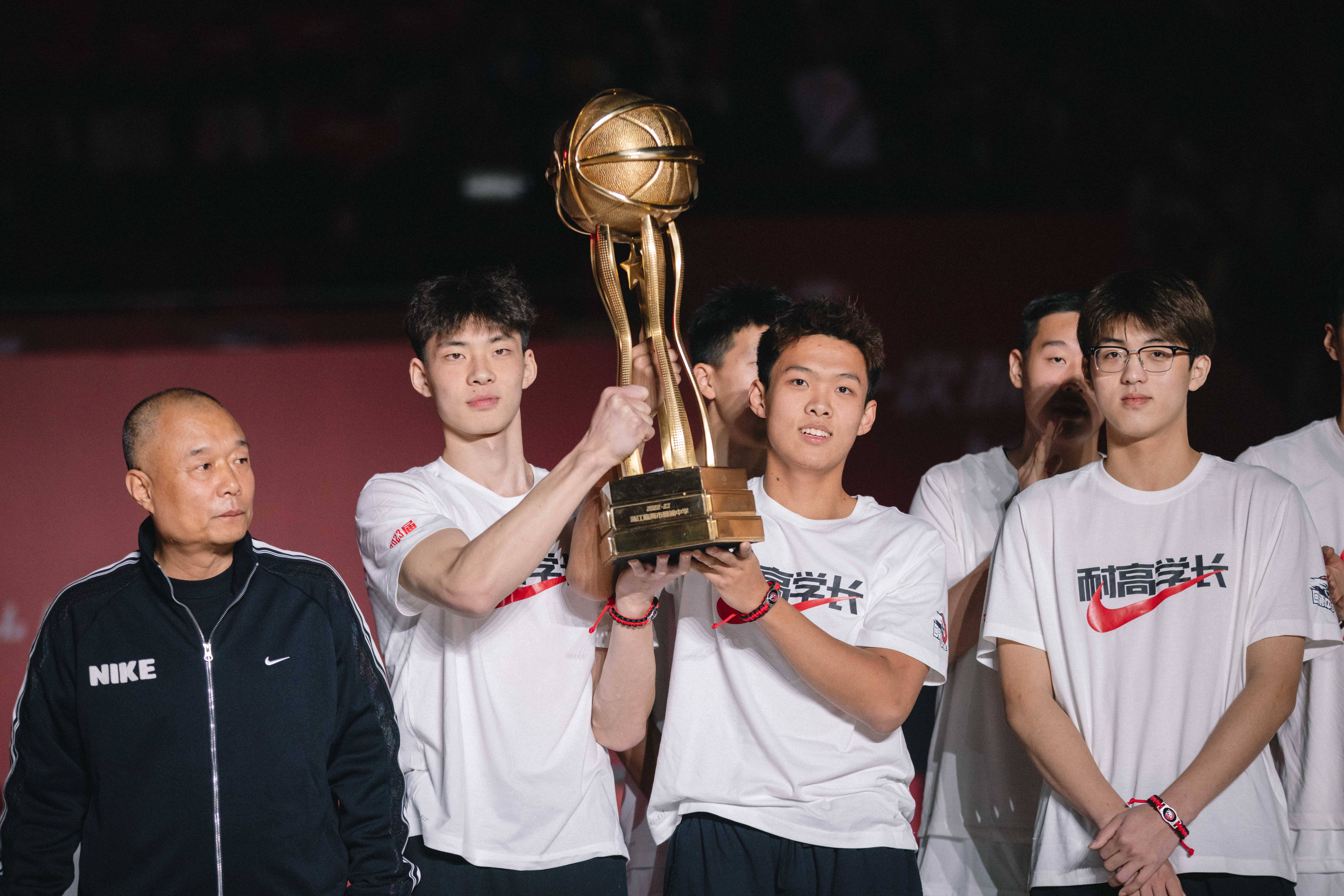 包含国内男篮职业赛场再掀激情火花的词条