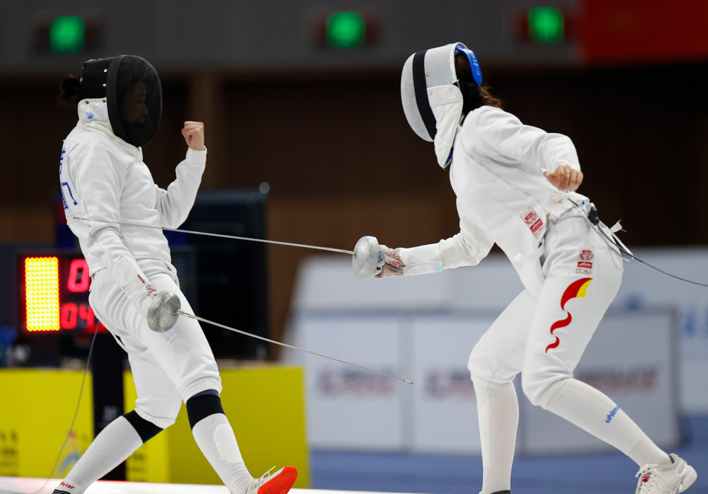 开云平台-精湛技艺击剑选手运用华丽剑术取胜