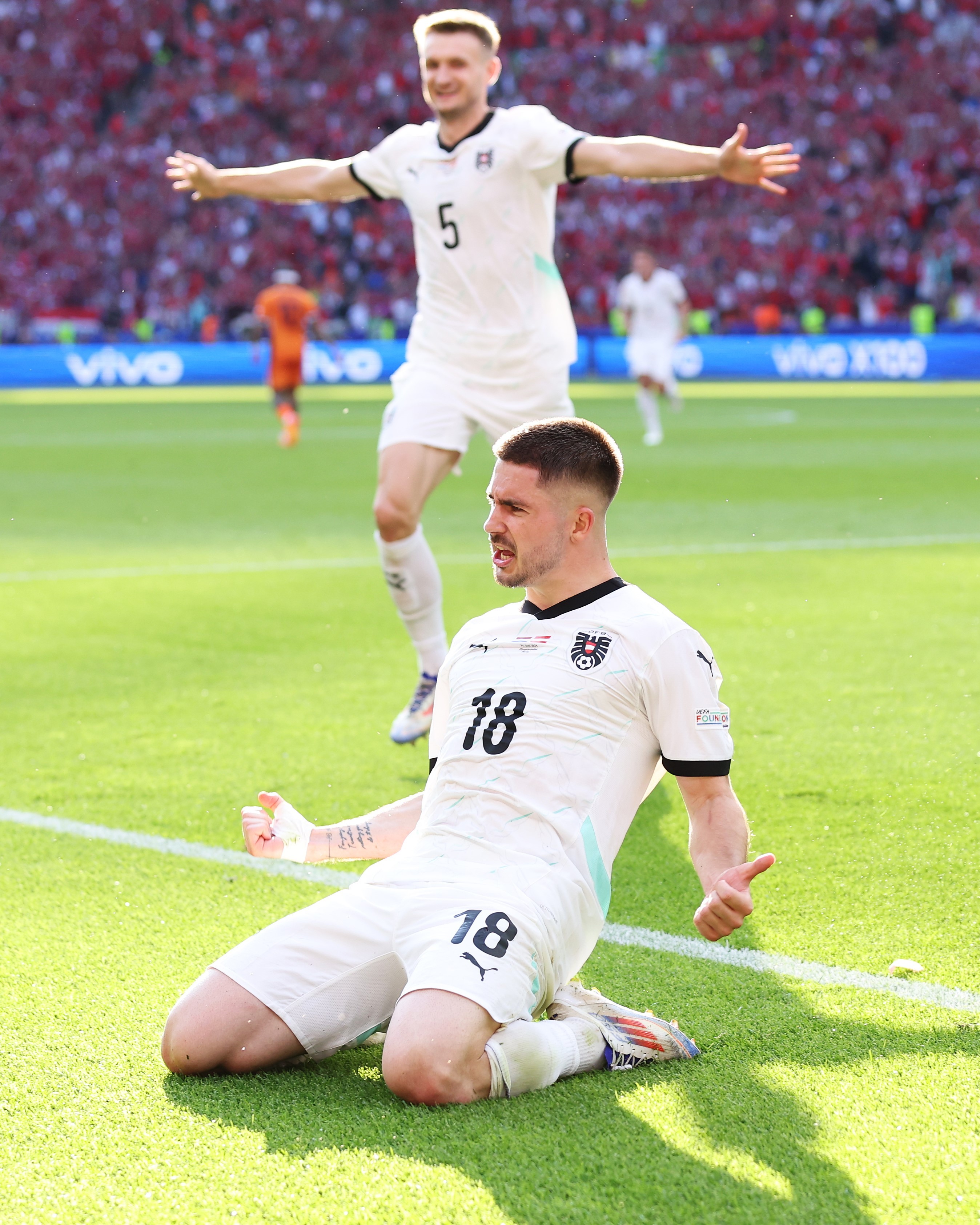 包含荷兰豪取五连胜,夺得小组头名的词条 包含荷兰豪取五连胜,夺得小组头名的词条