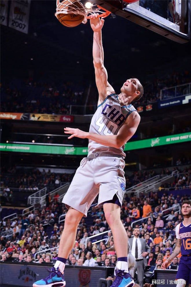 太阳力克黄蜂守住主场优势 太阳力克黄蜂守住主场优势
