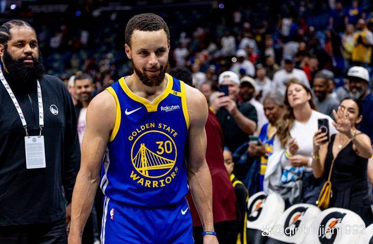 开云体育APP下载-勇士险胜黄蜂,库里迎来热手