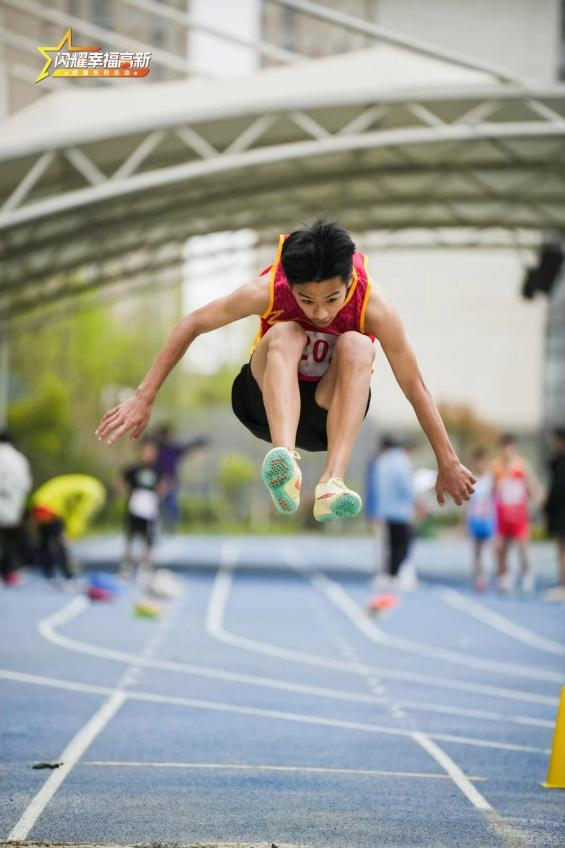 包含冷静与激情交织！田径完美收官的词条