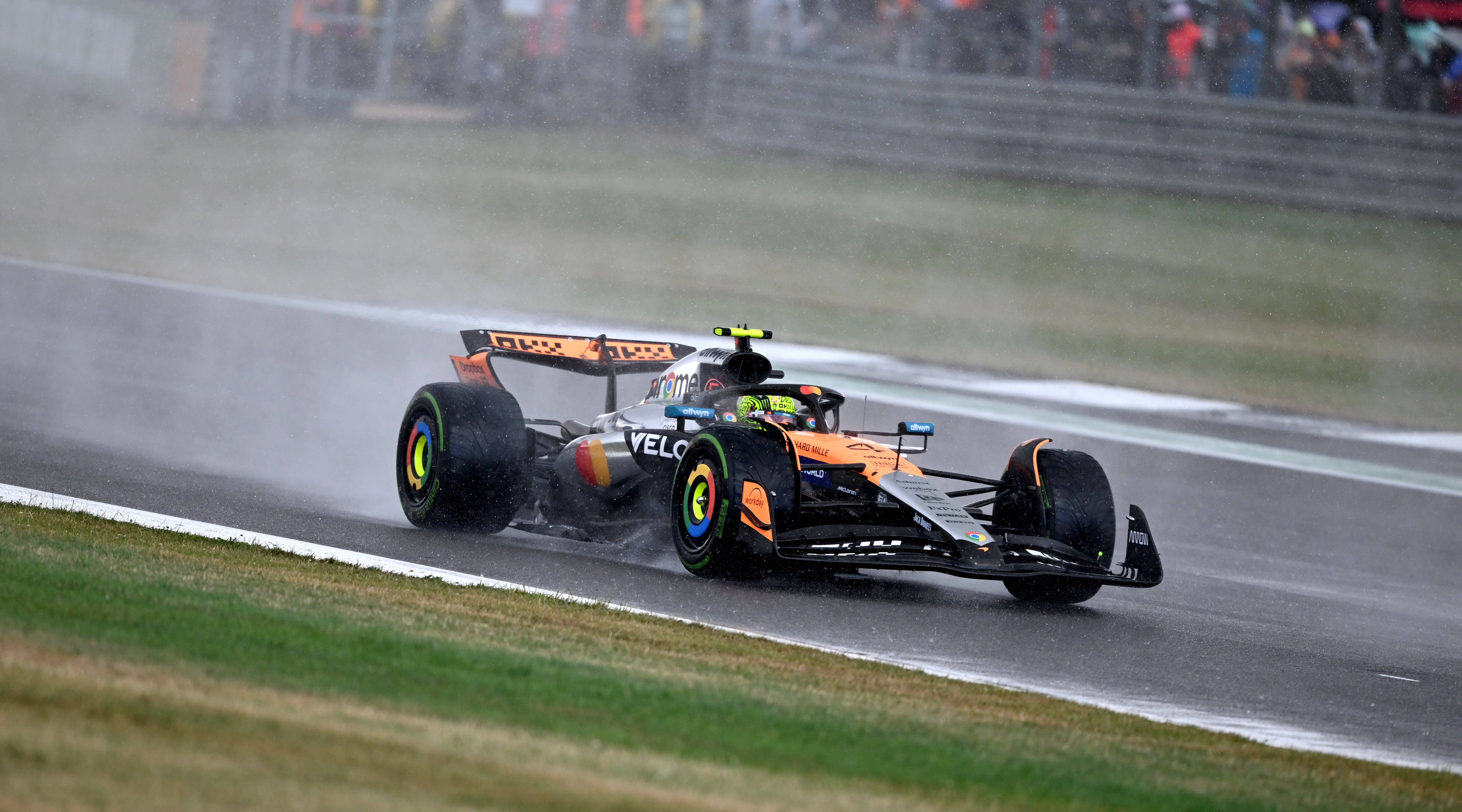 索伯车队完胜红牛车队，维斯塔潘点燃赛场