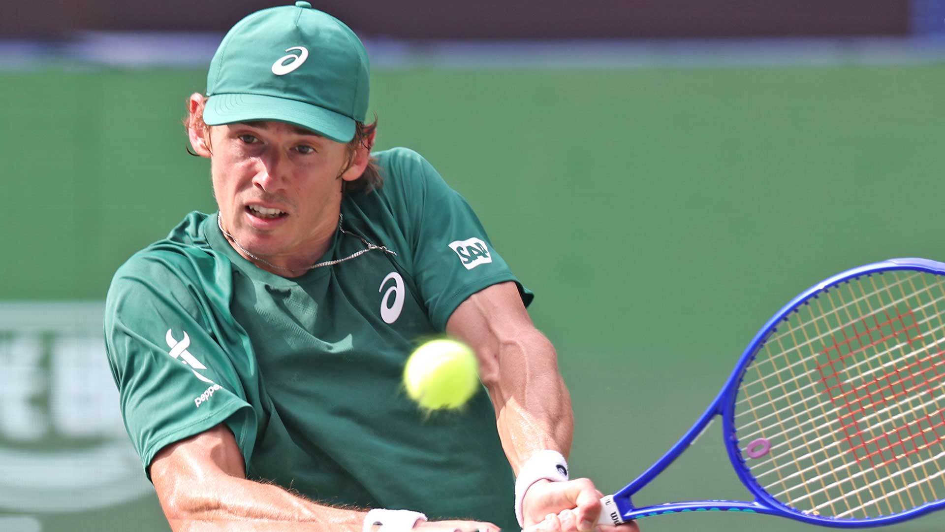 美网险胜拉沃尔杯，辛纳统治全场