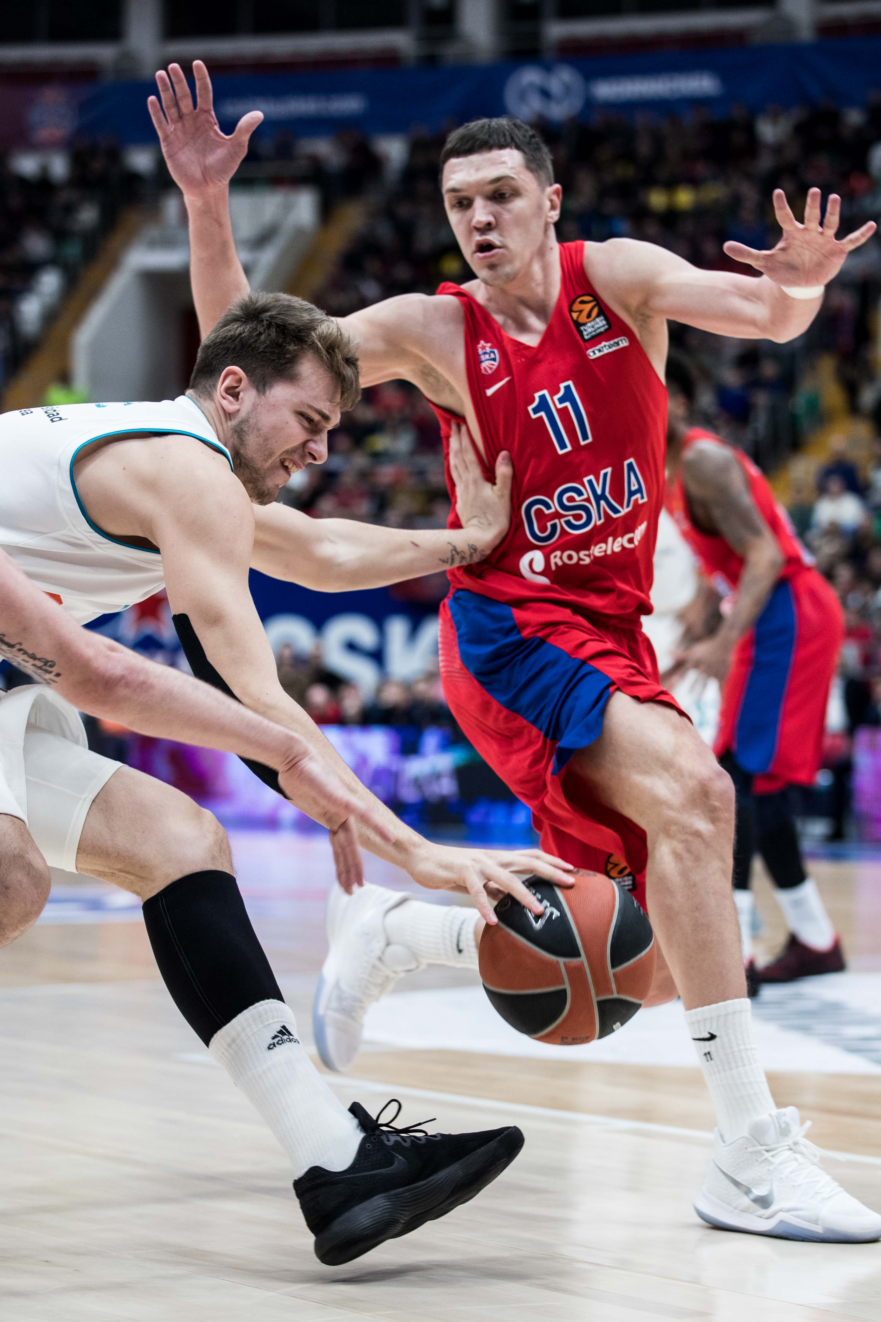 开云体育官网-欧洲球员在比赛中展现出优异的篮球技艺