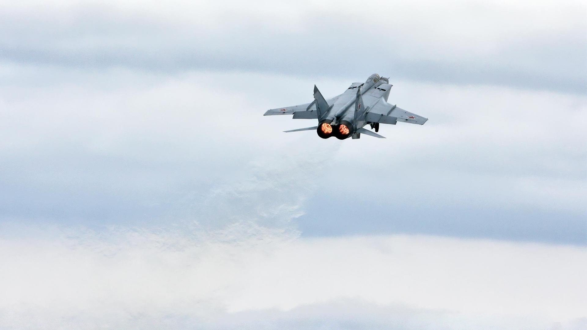 范弗利特单节21分射穿北岸花园,76人攻克绿军主场夺关键胜利