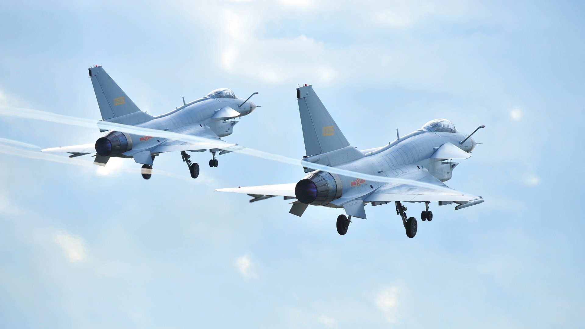 开云体育官网-勇士全面压制新疆队,布伦森关键战不手软