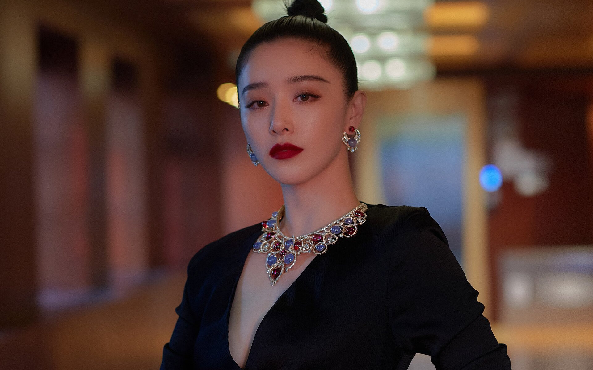 开云体育下载-鹰羽散落,马克西缔造无解传说,步行者新阵终结老鹰赛季